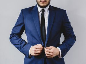 Jak wyprasować marynarkę od garnituru?